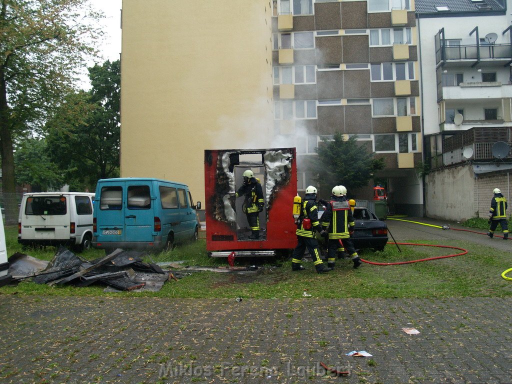 Brand Frittenwagen Pkw Koeln Vingst Passauerstr P26.JPG